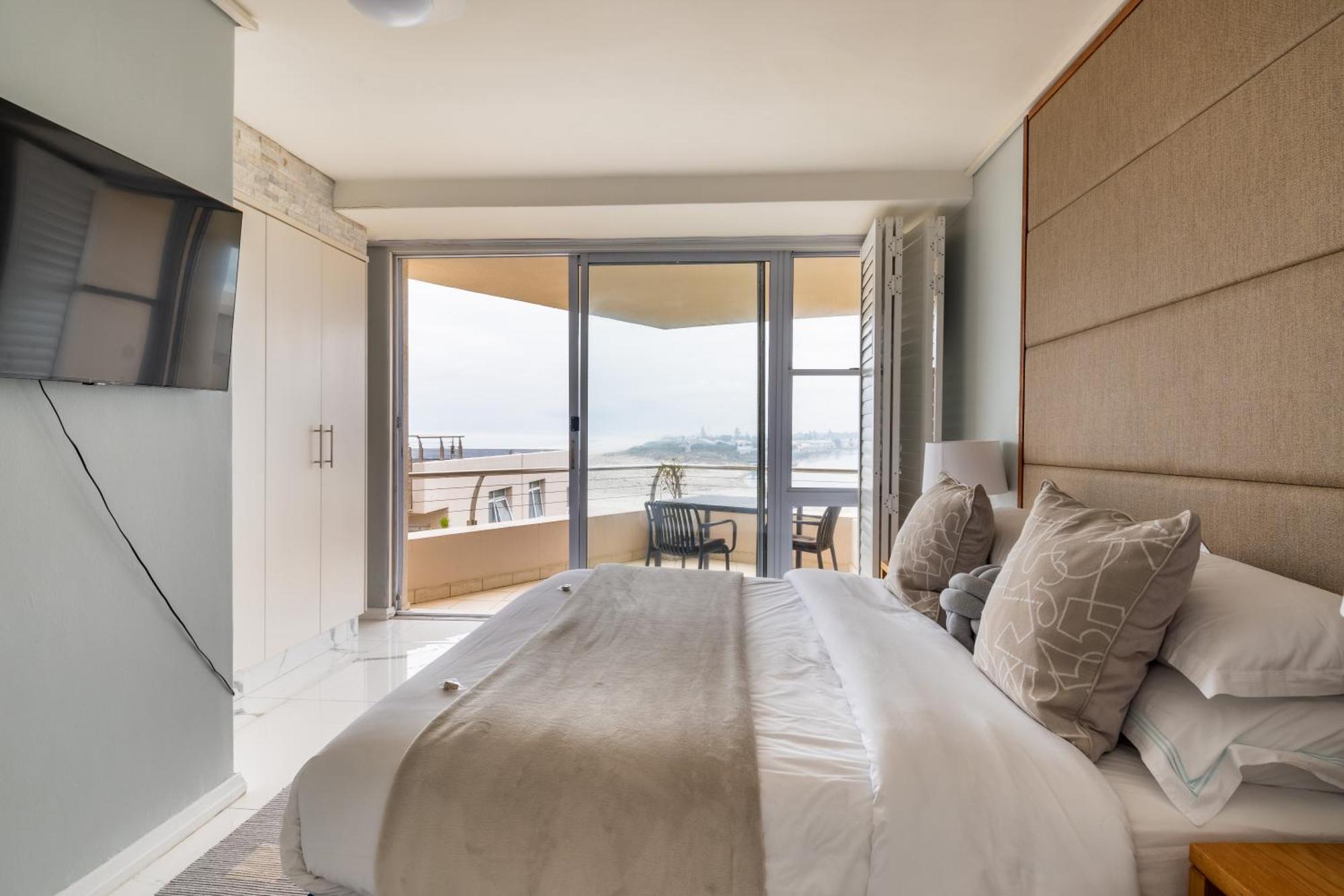 Lagoon Shoreline Penthouse Apartment