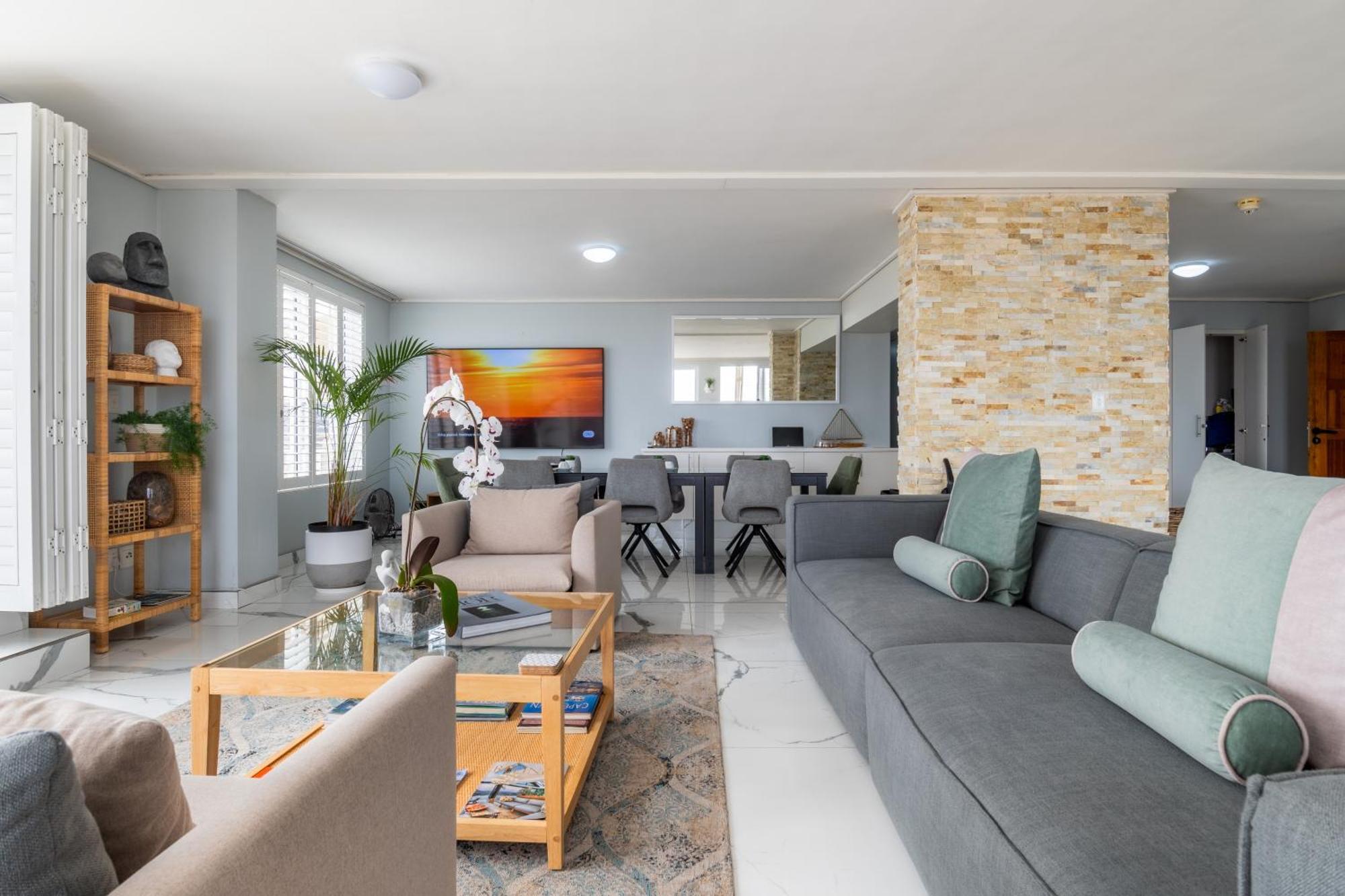 Lagoon Shoreline Penthouse Apartment